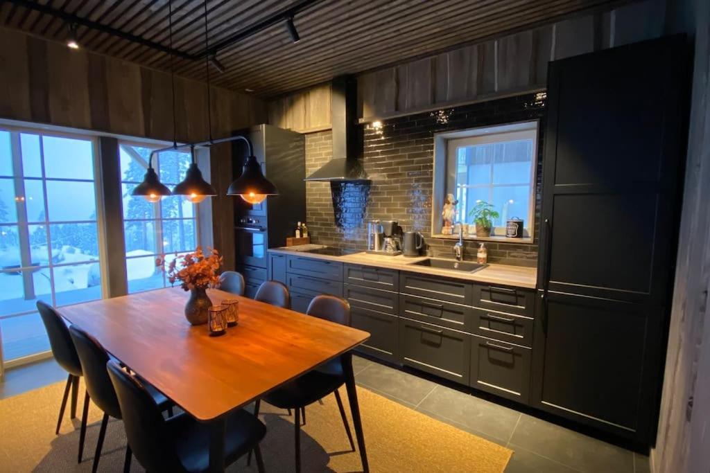Modern Stuga Med Ski Lodge Kaensla ยาร์ฟโซ ภายนอก รูปภาพ