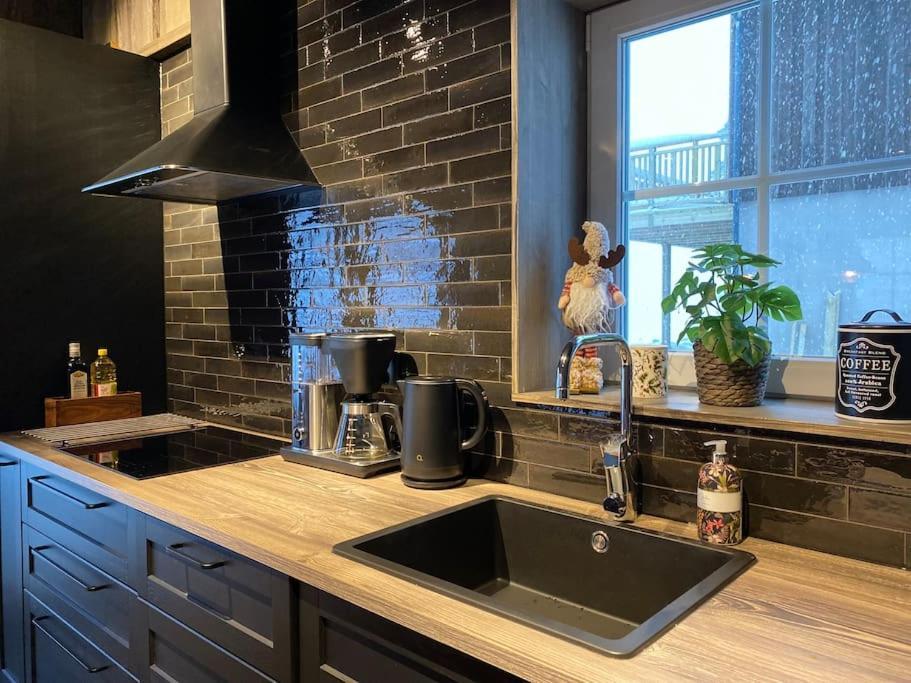 Modern Stuga Med Ski Lodge Kaensla ยาร์ฟโซ ภายนอก รูปภาพ