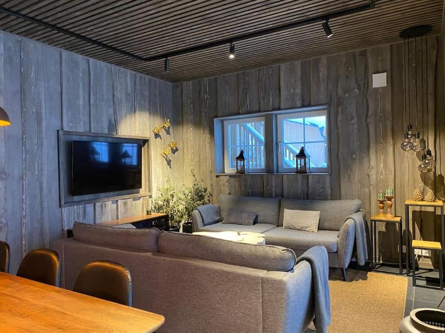 Modern Stuga Med Ski Lodge Kaensla ยาร์ฟโซ ภายนอก รูปภาพ