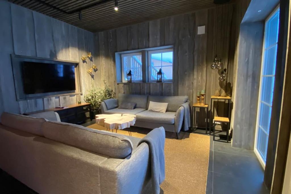 Modern Stuga Med Ski Lodge Kaensla ยาร์ฟโซ ภายนอก รูปภาพ